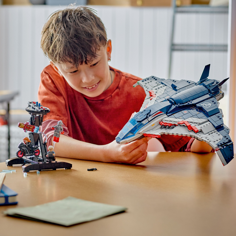 LEGO Marvel Avengers: Age of Ultron Quinjet (76325)