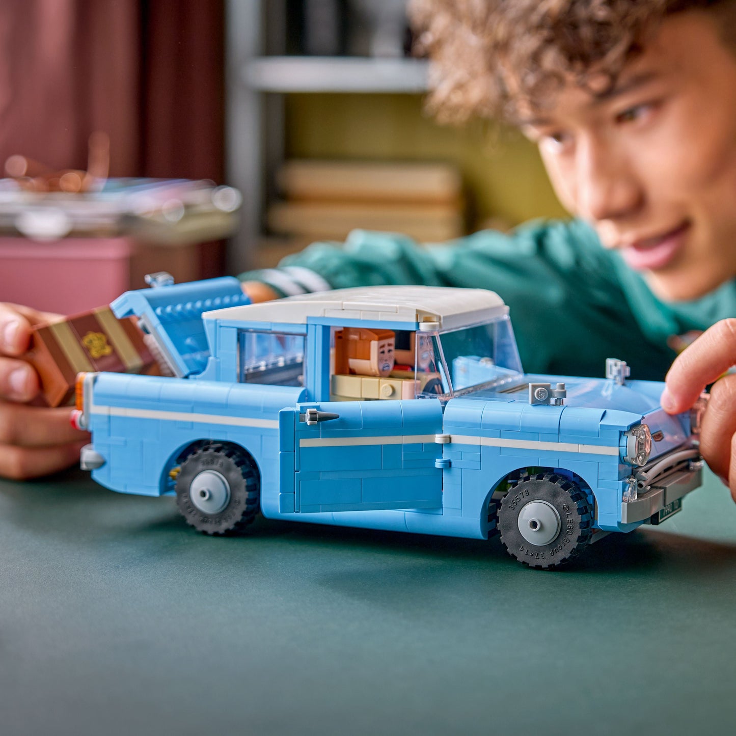 LEGO Harry Potter: Enchanted Flying Ford Anglia (76470)