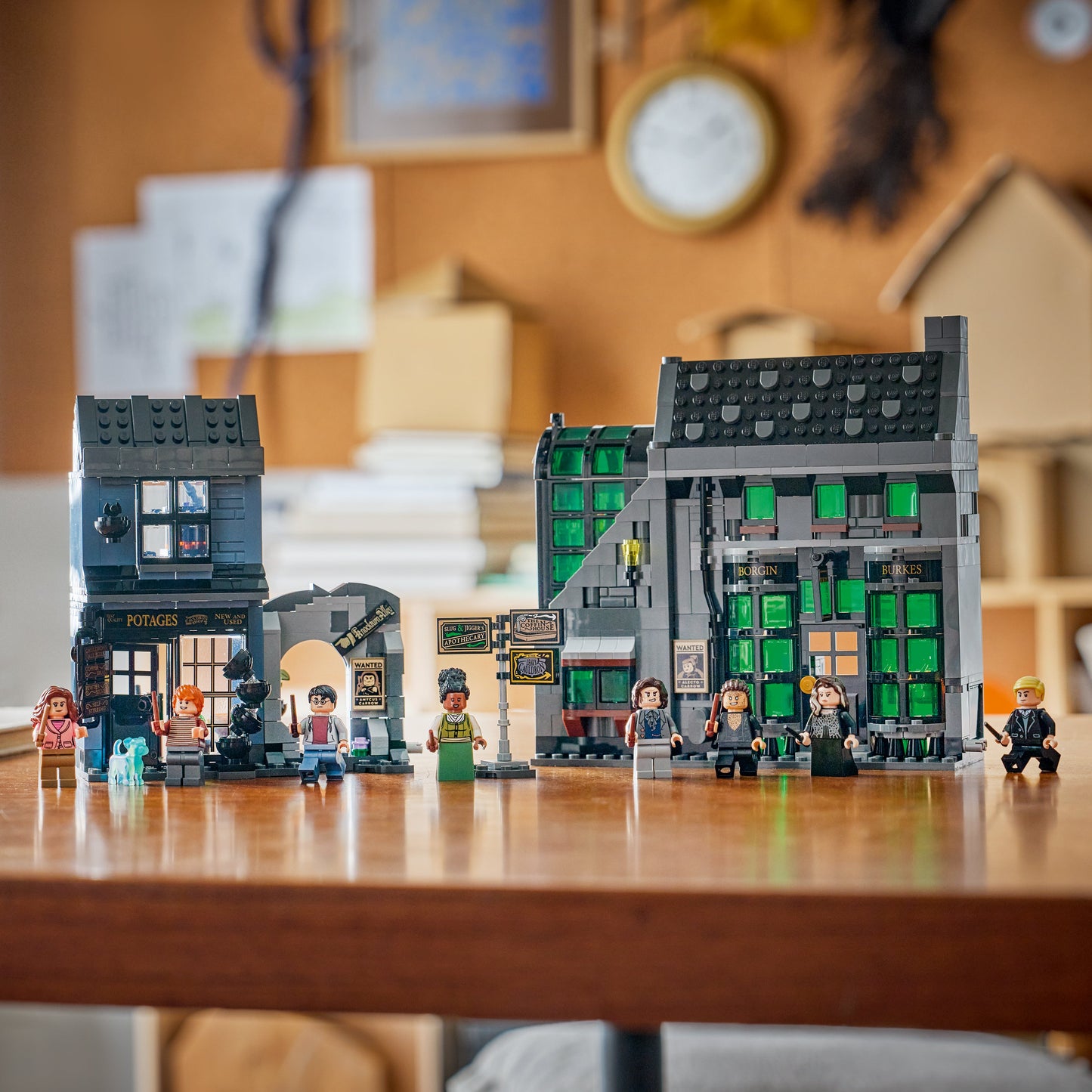 LEGO Harry Potter: Knockturn Alley Wizarding Shops (76471)