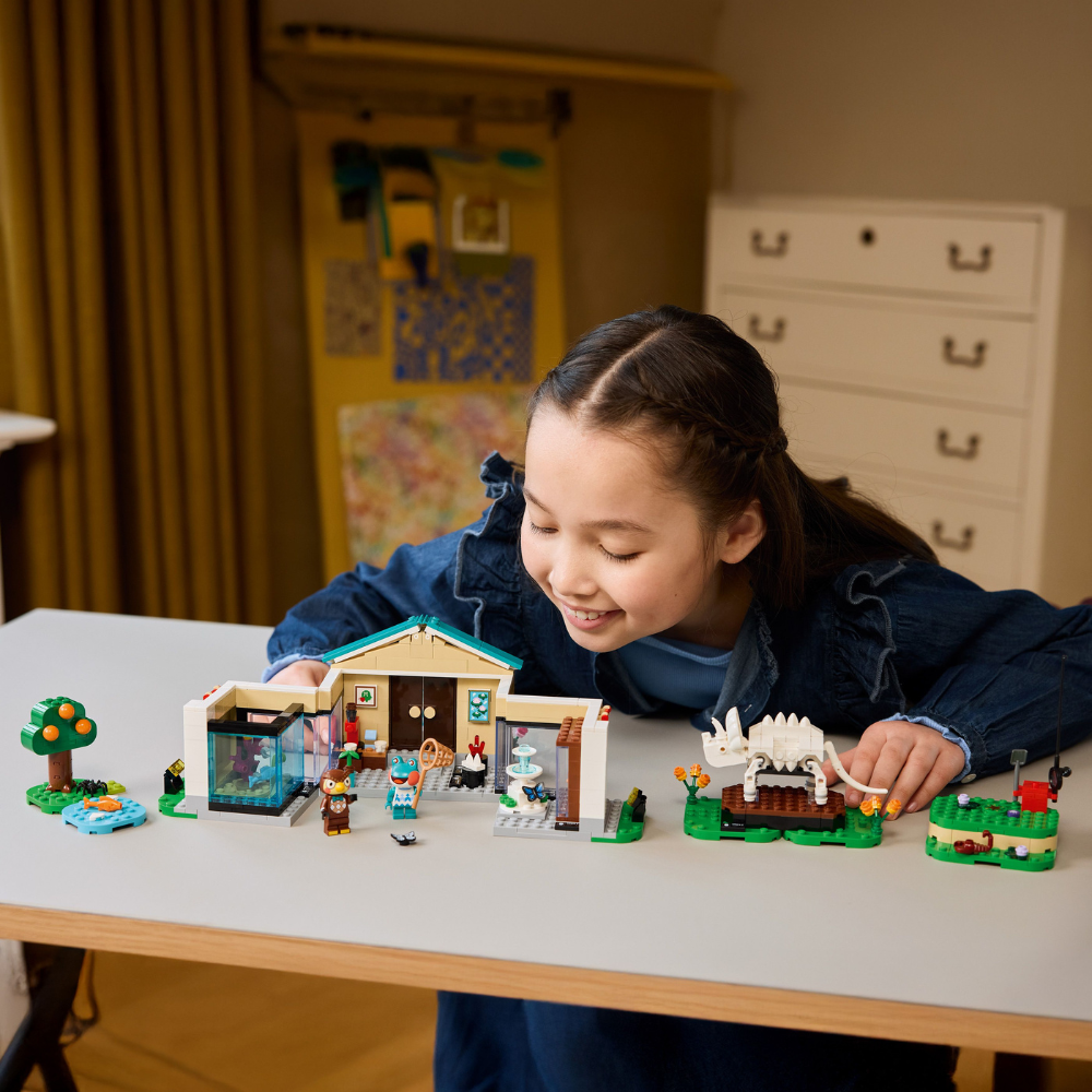 LEGO Animal Crossing: Blathers Museum Collection (77056)