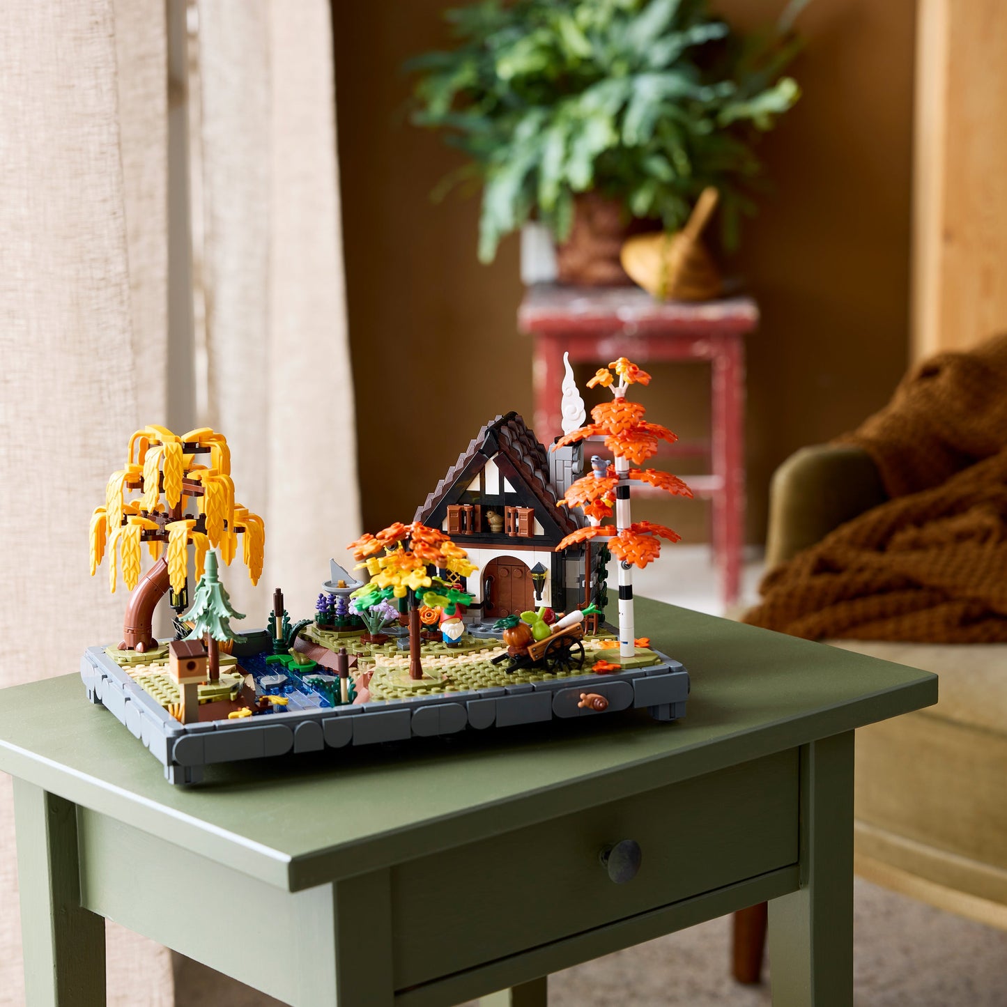 LEGO Icons: Autumn Cottage Garden (11372)