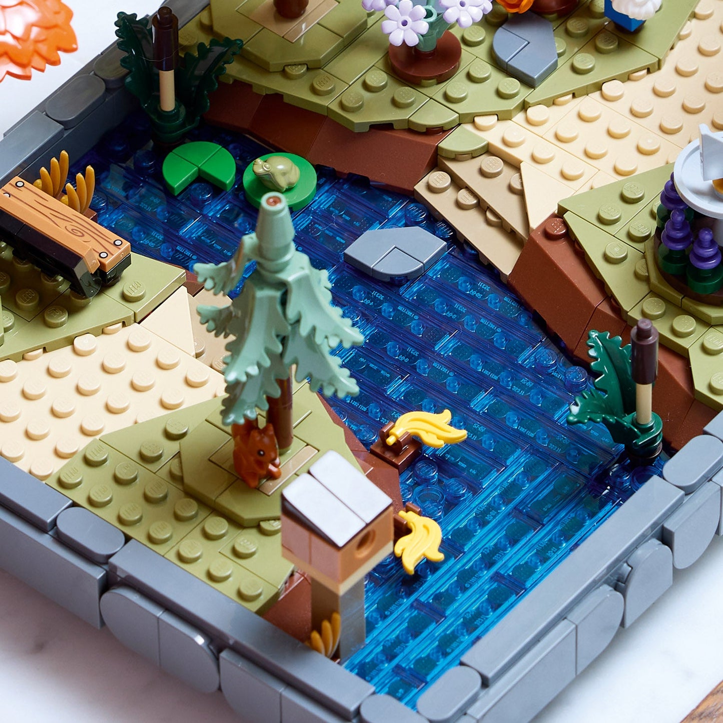 LEGO Icons: Autumn Cottage Garden (11372)