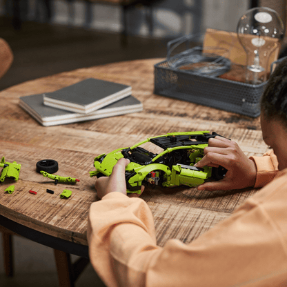 LEGO Technic: Lamborghini Huracan Tecnica (42161)