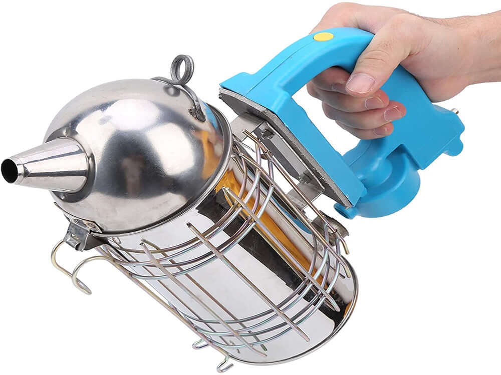Bee smoker with improved airflow