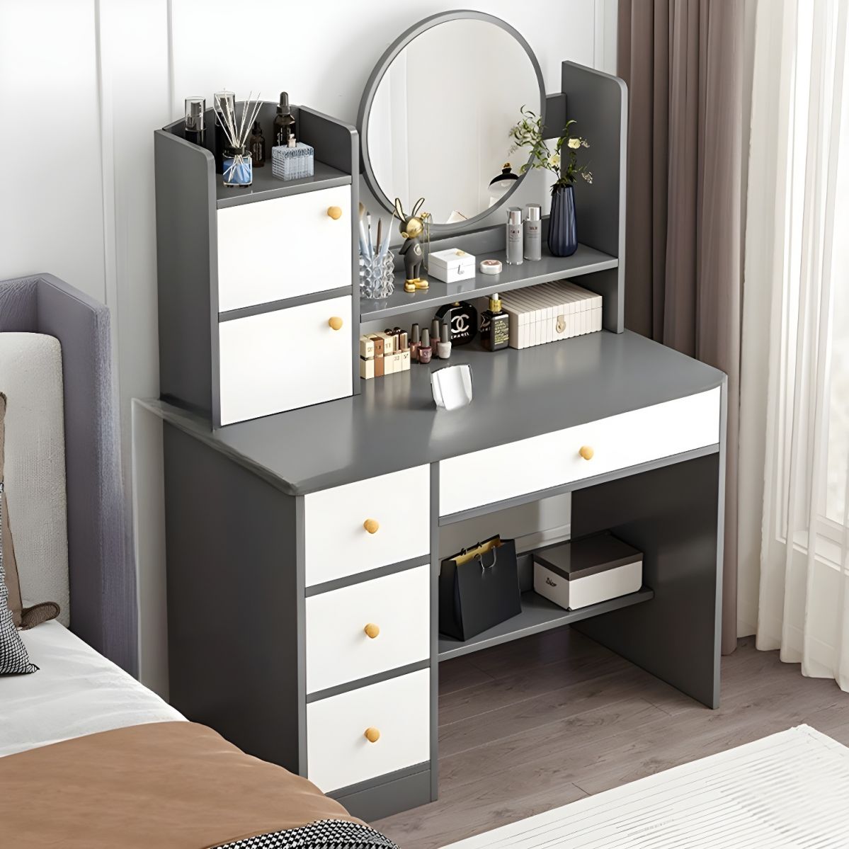 Dressing table with Mirror