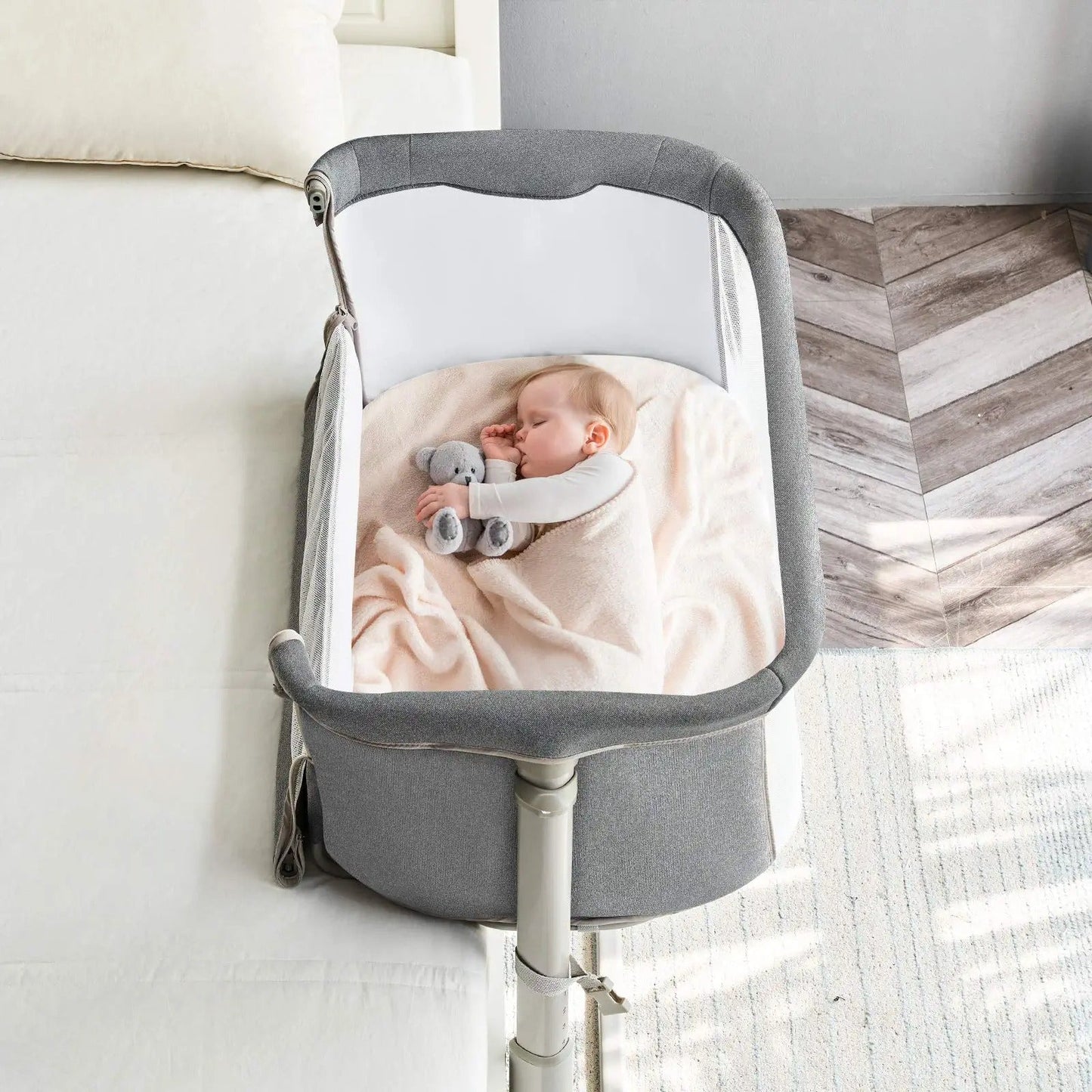 Light Grey Portable & Adjustable Baby Crib/ Baby Bassinet Bedside Sleeper