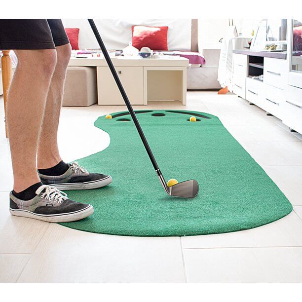 Golf practice mat with sand traps
