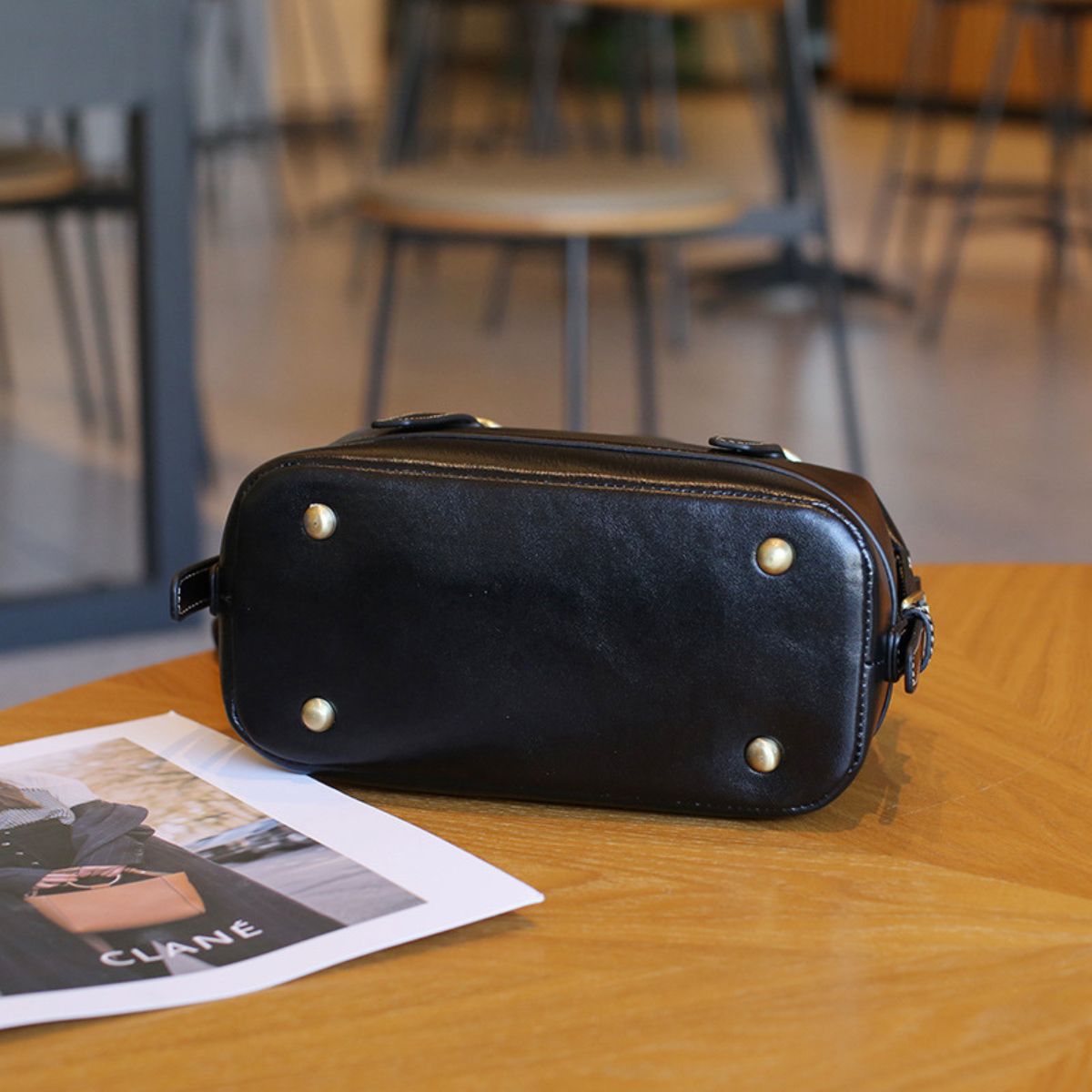 Metro Classic Black Leather Shoulder Bag