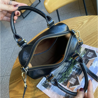 Metro Classic Black Leather Shoulder Bag