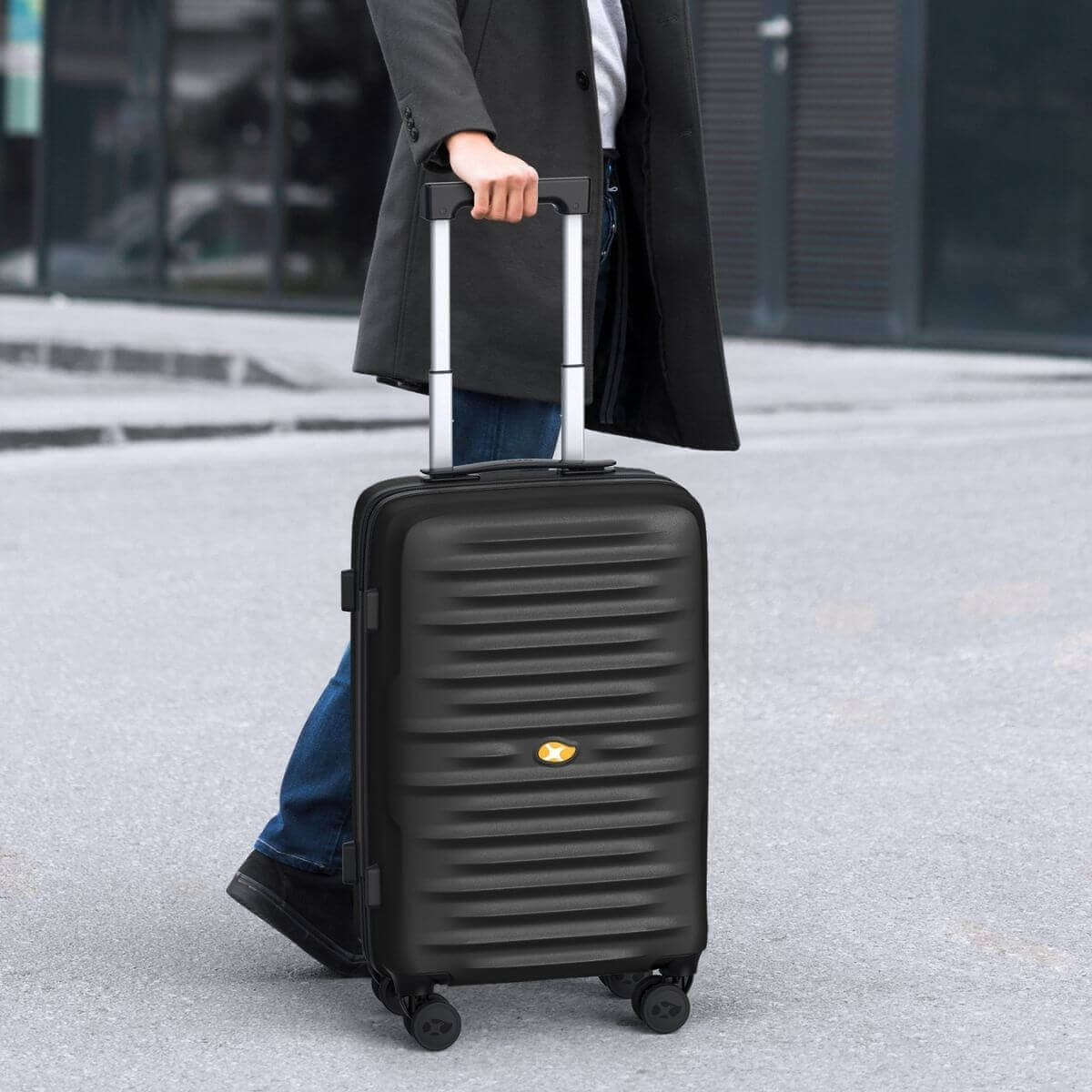 Black Lightweight Carry On Luggage - Hard Shell Cabin Suitcase | NordVault | 55 cm