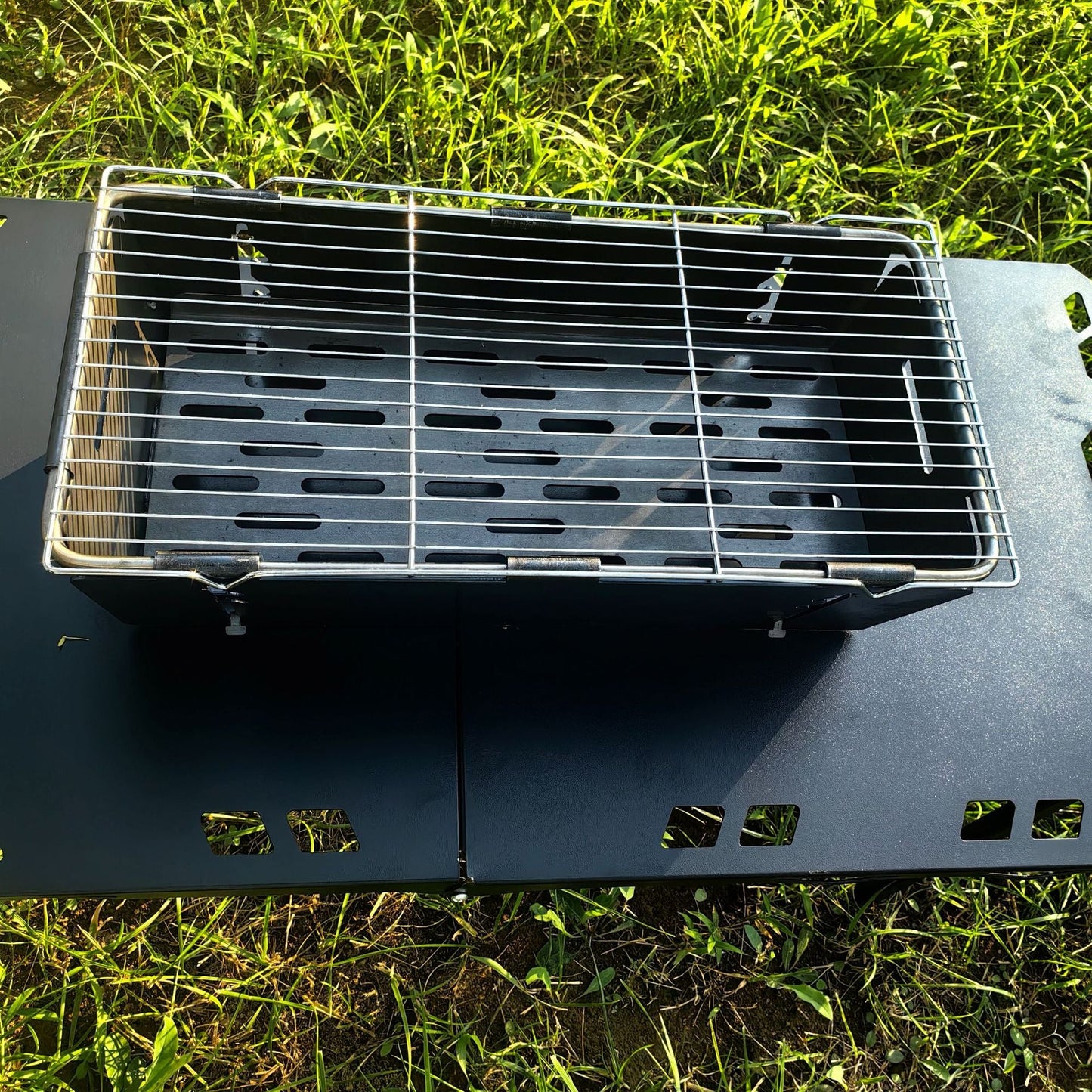 Portable Foldable Barbecue Grill – Lightweight BBQ for Camping & Picnics BST1041