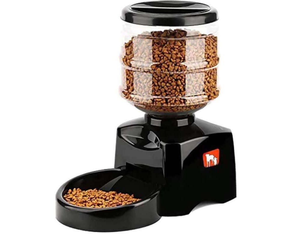 Pet feeder with manual