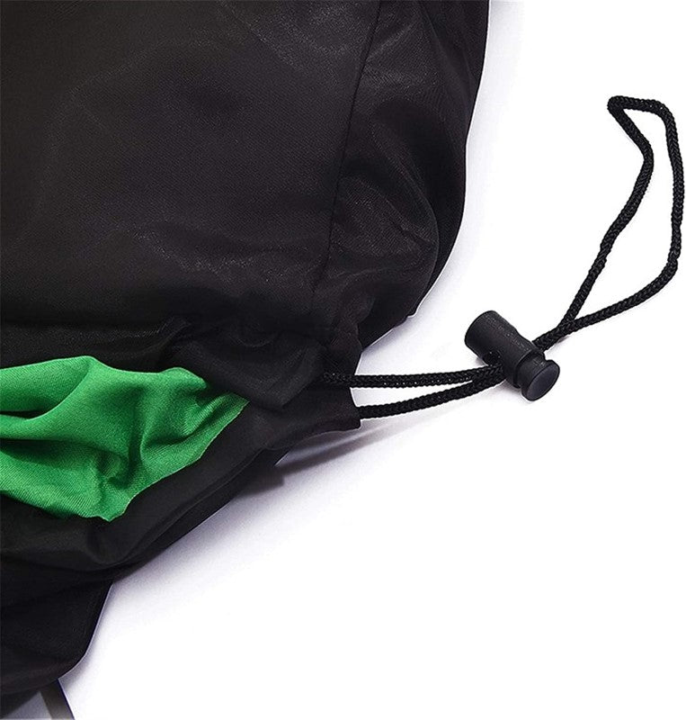 Sleeping bag with neck closure