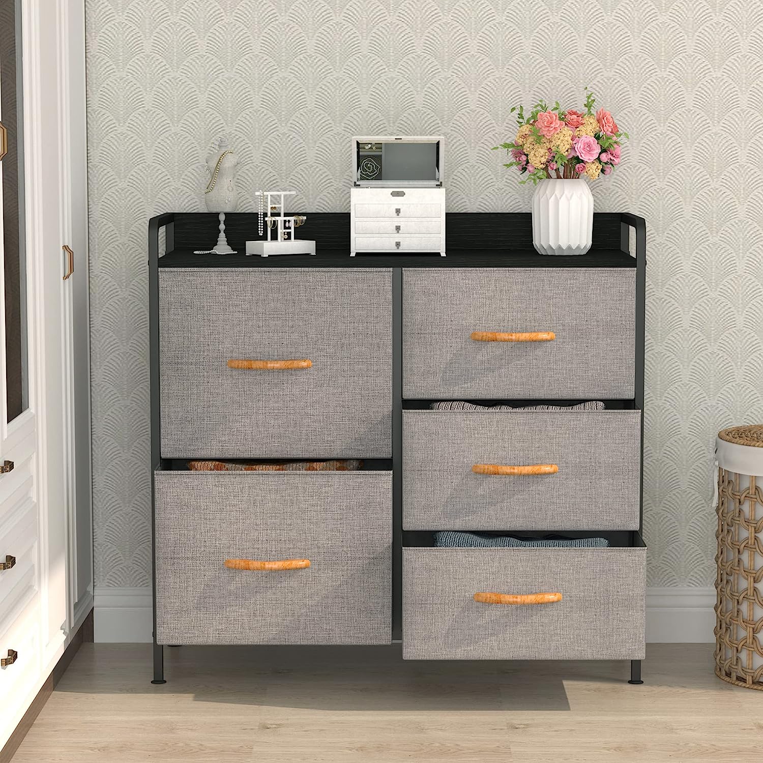 Chest with metal frame