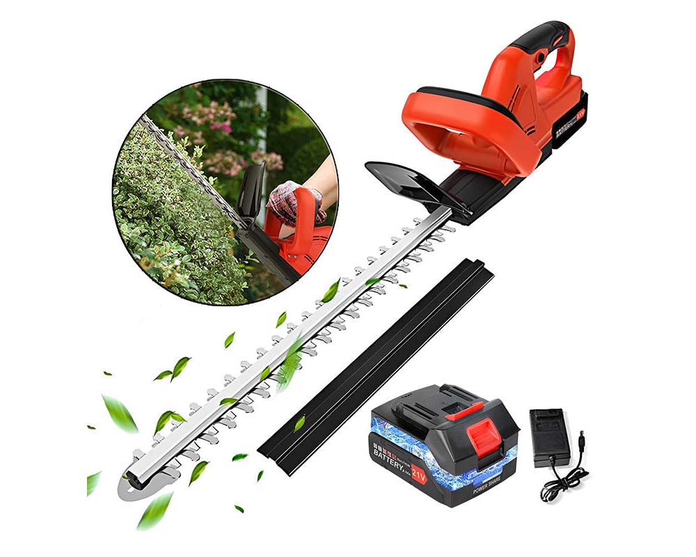 Hedge trimmer with oil pot
