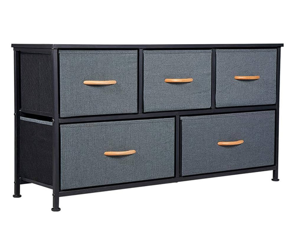 Easy to assemble storage chest