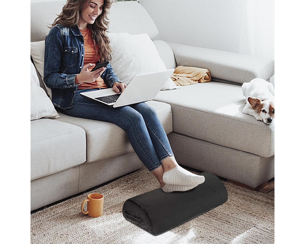 Adjustable foot rest for office