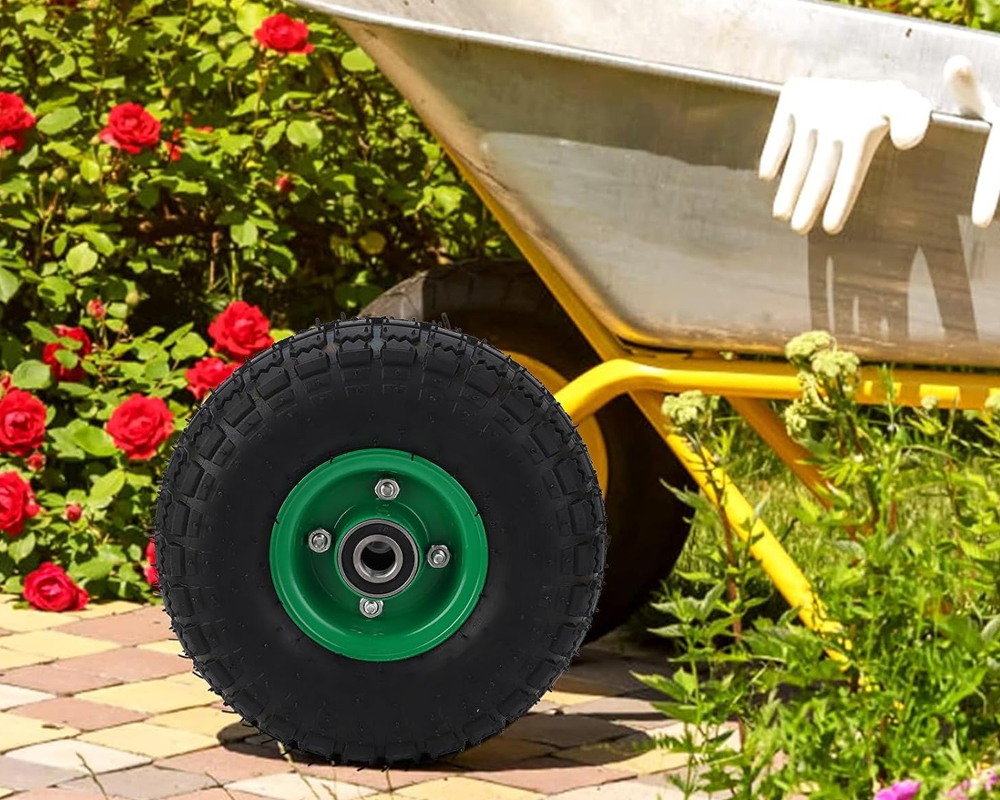 Tire with PU foam inner layer