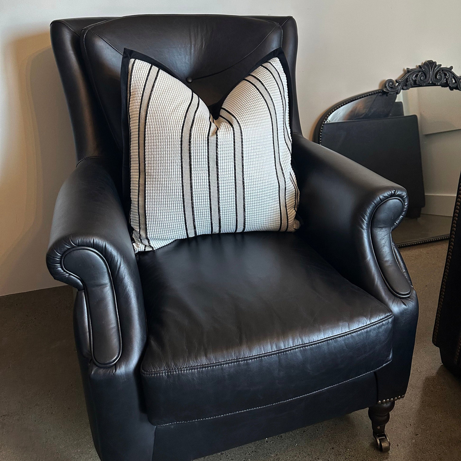 Online8 Springfield Leather Armchair - Belon Black Arm Chairs, Recliners & Sleeper Chairs