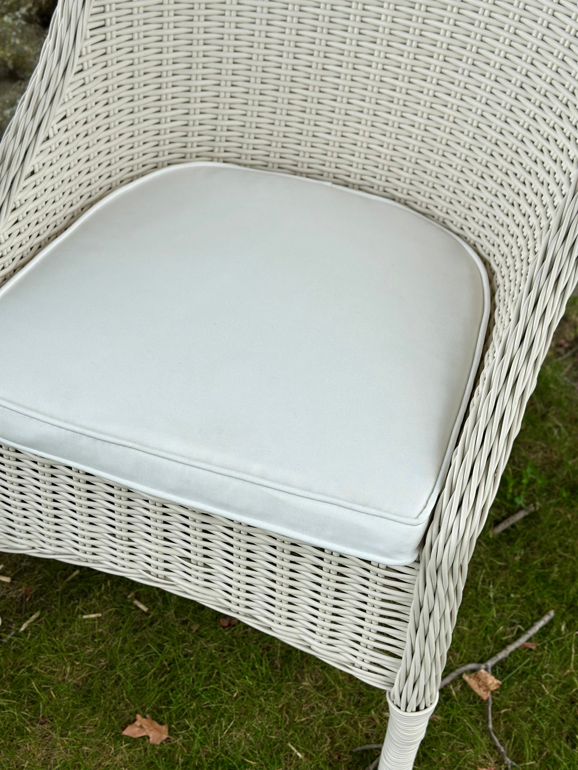 Noosa Outdoor Chair W/Outdoor Seat Cushion - White at online8 furniture store Auckland