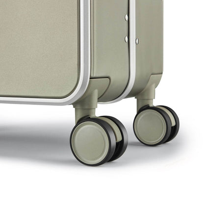 Carry On Luggage – Hard Shell Cabin Suitcase for Business and Weekend Travel | Nordiva Classic | 55 cm | Titanium Silver
